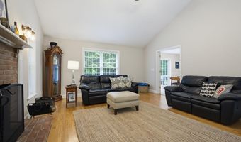 4 Hampshire Hills Dr, Bow, NH 03304