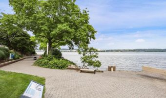 625 SLATERS Ln 201, Alexandria, VA 22314