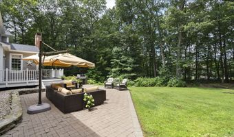 134 Kingswood Dr, Avon, CT 06001