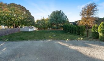 35 Whitewood Dr, Cranston, RI 02920