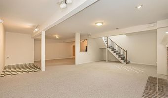 573 Castle Ridge Dr, Ballwin, MO 63021
