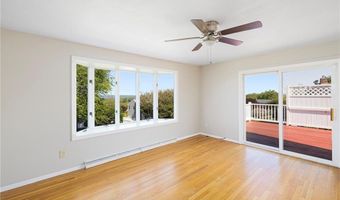 23 Algonquin Dr, Middletown, RI 02842