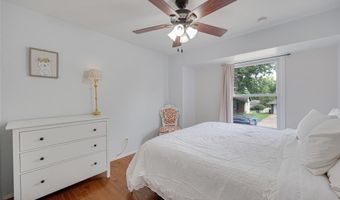 380 Genoa Dr, Ballwin, MO 63021