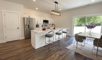 16 Trinton Ave, Bedford, IN 47421