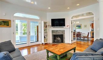 247 Oaklawn Ave, Cranston, RI 02920