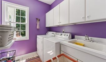 915 Cimarron Oval, Aurora, OH 44202