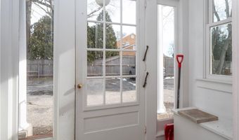 1 Oakwood Ter 7, Newport, RI 02840