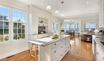 591 Ocean Ave, Newport, RI 02840