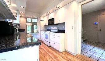 250 Laurel Cir 13, Aurora, OH 44202