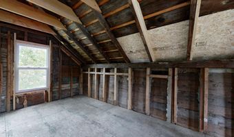 529 Riverside Dr, Auburn, ME 04210