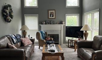 1850 White Oak Dr, Algonquin, IL 60102