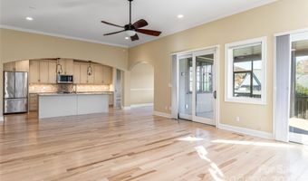 38 Chantilly Dr, Asheville, NC 28804