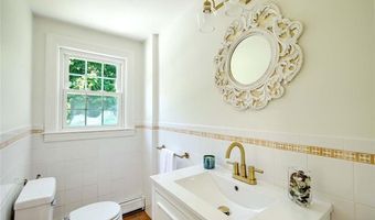 29 Melrose Ave, Barrington, RI 02806