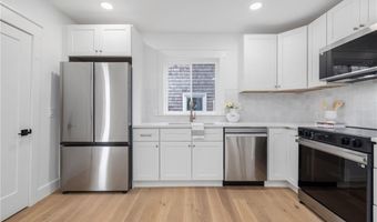 7 Sheffield Ave, Newport, RI 02840