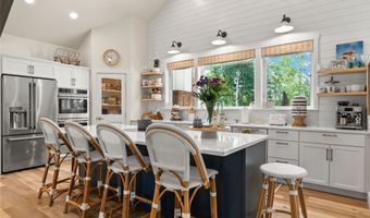 14833 Sunburst Dr, Bigfork, MT 59911