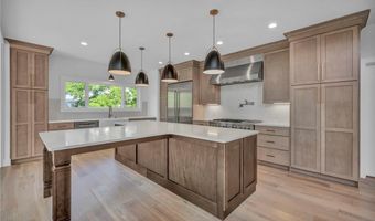 830 Club Dr W, Aurora, OH 44202