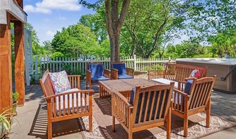 618 E 1714 Rd, Baldwin City, KS 66006