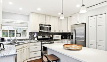 1670 Yosemite Pkwy, Algonquin, IL 60102