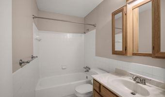 4 Pine Tree Dr 321, Arden Hills, MN 55112