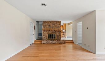 1909 N NICHOLAS St, Appleton, WI 54914
