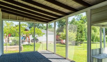 425 S Clarendon Ave, Addison, IL 60101
