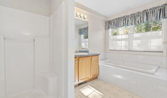 16 Edward Cir, Bedford, NH 03110