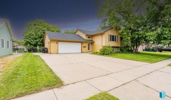 316 W Evergreen Dr, Brandon, SD 57005