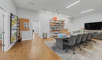 102 SE Executive Dr, Bentonville, AR 72712