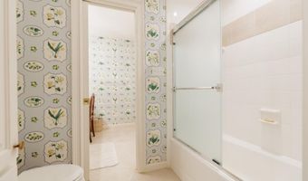 708 Town And Country Dr, Adel, GA 31620