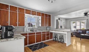 84 E North Water St, Algoma, WI 54201