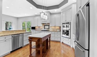 324 Meadowbrook Country Club Est, Ballwin, MO 63011