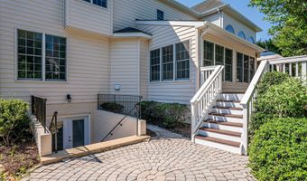 20262 KIAWAH ISLAND Dr, Ashburn, VA 20147