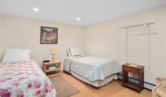 7 Restmere Ter, Middletown, RI 02842