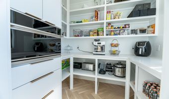 5044 Hickory Pointe Woods SE, Ada, MI 49301