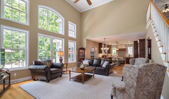 35 Shinnecock Hills Dr, Albany, NY 12205