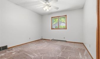1129 Oak Tree Rd, Akron, OH 44320