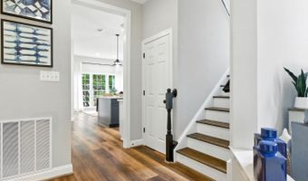 22530 FOREST RUN Dr, Ashburn, VA 20148