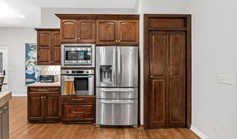 918 E Lakecrest Dr, Andover, KS 67002