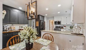 8520 Golf Ridge Dr, Charlotte, NC 28277