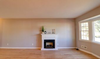 42 Cherry Tree Farm Rd, Middletown, NJ 07748