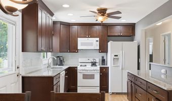575 Garfield Ave, Belford, NJ 07718