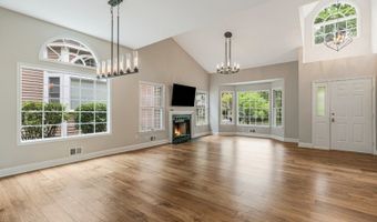 22 Smoke Rise Ln, Bedminster, NJ 07921