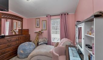 15 Manbow Rd, Alton, NH 03809