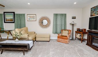 815 Grove St, Adel, IA 50003