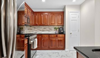 34 MARINA Dr, Bayonne, NJ 07002