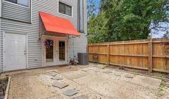 8437 E Cypress Point Ct, Baton Rouge, LA 70809