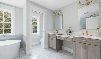 35 Beech Crest Rd, East Greenwich, RI 02818