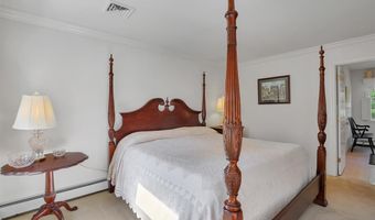 1 E Gate Rd, Danbury, CT 06811