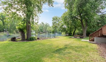 1237 Fox River Dr, Algonquin, IL 60102