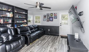 16 Netz Pl, Albertson, NY 11507